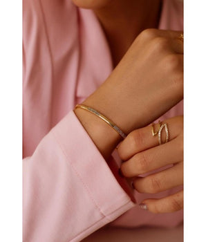 Anel Stefany Vazado detalhes em cravação Banhado a ouro 18k