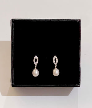 BRINCO NAVETE CRAVEJ. PENDENTE PÉROLA PRATA 925