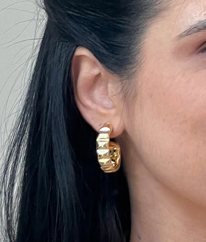 ARGOLA TORCELLY BANHADO A OURO 18K