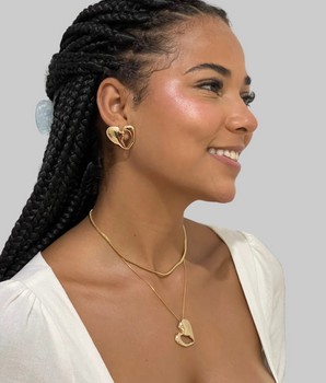 COLAR CORAÇÃO ORGÂNICO MEIO VAZADO BANHADO A OURO 18K