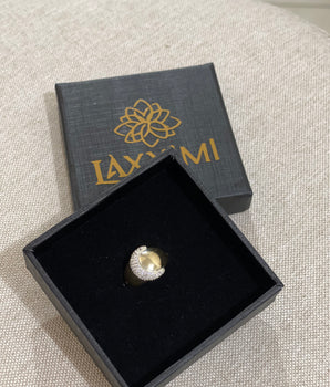 Anel abaulado cravejado/ Microzircônias Banhando a ouro 18K